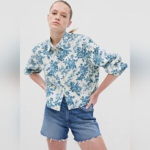 EUC Gap x LoveShackFancy Blue & White Floral Cropped Button Down Shirt - Medium
